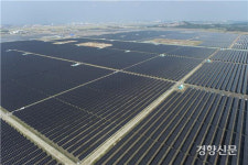 새만금 육상태양광 준공…재생에너지 시대 개막