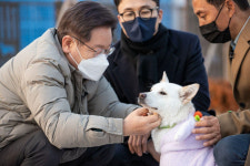 이재명 “동물이 행복한 사회에서 사람도 행복···동물 복지 구축”