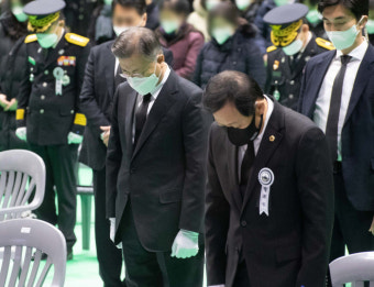 ‘순직 소방관 영결식’ 예고 없이 찾은 문 대통령 “의전 준비 말라”