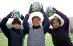 “처음엔 ‘여자가 무슨 축구냐’ 라더니, 이젠 은퇴하지 말래요”[인터뷰]