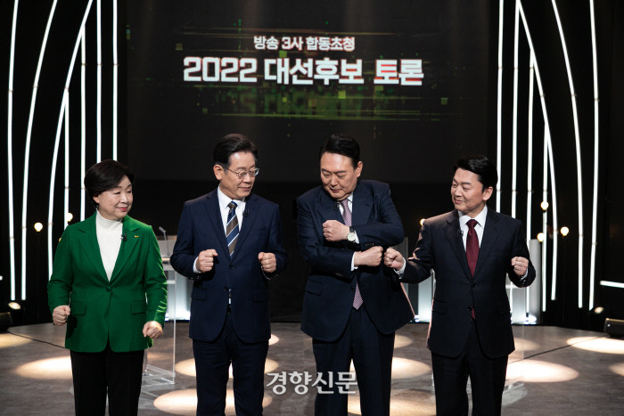 미국 대선 토론과 테일러 스위프트의 지지 속에서 펼쳐지는 화려한 이야기