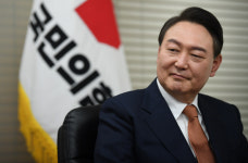 윤석열, 러시아 침공에 “안보는 냉혹한 현실… 국가간 각서 휴지조각 될 수 있어” 종전협정 비판