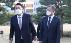 윤석열 측 “문 대통령과 회동서 MB 사면 일절 거론 없었다”