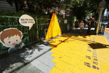 성동구, 어린이 안심승하차구역·옐로카펫·바닥신호등 확대 설치[서울25]