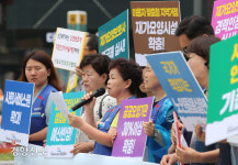 노인 돌봄 책임지는 생활지원사 기본급 고작 119만원···‘어찌 먹고 살라고’