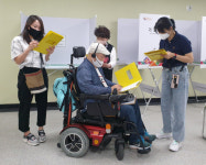 경사로 너비는? 기표대 높이는?…“사전점검만 해도 투표 불편 개선”