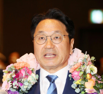 강기정 광주시장 당선, 문재인 정부 최장수 정무수석 지내…‘전국 최저 투표율’ 실망감 극복 과제