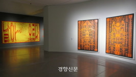 ‘파격·실험과 전통 확장’인가, ‘탈맥락과 자의적 해석’인가···논쟁의 ‘한국의 채색화 특별전’
