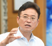 이철우 경북도지사 “지방에도 수도권 같은 인프라를”[인터뷰]