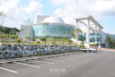 “서울 뭐하러 가유~”…대형공연 척척 올리는 충북 음성문화예술회관