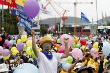거제 옥포조선소에 도착한 희망버스[경향포토]