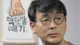 “쓰여선 안 될” 추모시, 송경동의 ‘꿈꾸는 소리 하고 자빠졌네’···이름 없이 쓰러져간 삶의 이야기[인터뷰]