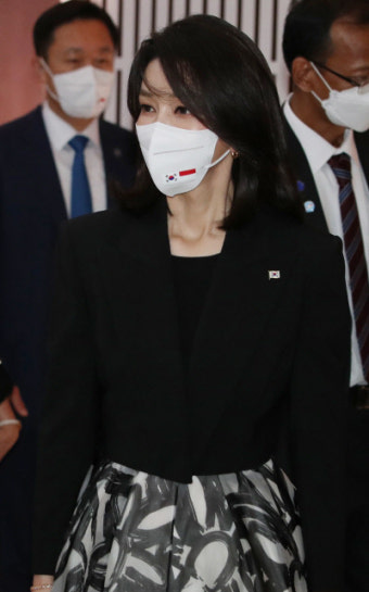 김건희 여사 대학원 최고위 과정 동기, 대통령실 선임행정관으로 근무 ‘논란’