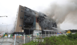 [단독]쿠팡 화재 잊었나···새벽배송 물류센터 소방시설 불량 ‘수두룩’[새벽배송, 안녕하신가요②]