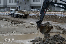 제14호 태풍 난마돌 북상에 비상인 포항[경향포토]