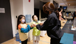 무대 뒤 아동 인권 지키는 보모…제작자 ‘선의’ 아닌 법 울타리가 필요해[창간기획]