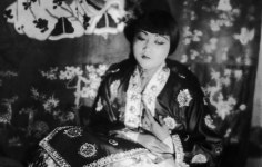 미국 동전에 등장한 첫 아시아 여성, 할리우드 배우 애나 메이 웡[플랫]