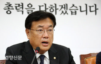 발언하는 정진석 위원장[경향포토]