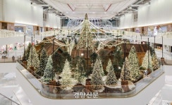 ‘빅3’ 백화점 “크리스마스 분위기 조심스럽게 띄운다”