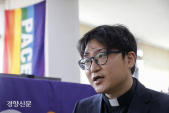 “축복기도가 죄인가”···‘성소수자 축복’ 징계받은 이동환 목사[인터뷰]