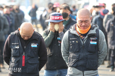 [사설] 화물연대 파업 중단, 정부는 안전운임 지속·확대로 답하라