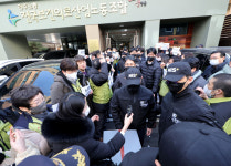 국정원 압수수색당한 보건의료노조 간부 “북한 공작원 만난 적 없다”