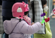 학교에서 마스크 벗어도 학원에서는 ‘착용’···혼란 예상