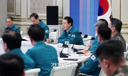 윤 대통령 “문재인 정부, 가짜평화에 기대”···통합방위회의서 전 정부 비판