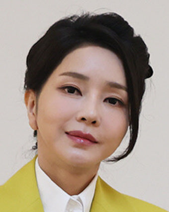 김건희 여사 ‘주가조작 연루’ 의혹에…개미들 “내 계좌도 활용을, 수익 창출당하고 싶다”