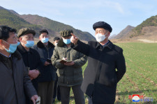 알곡 증산 목표 세운 북한 “과학농사열의 고조시키자”