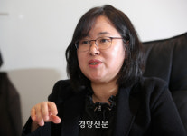 학폭 피해자 유족, 권경애 변호사·로펌 상대로 2억대 손해배상 소송 제기