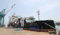 LNG 벙커링 전용 ‘블루 웨일호’ 운항···조선 금융지원 확대
