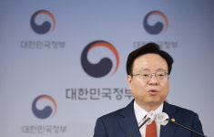 복지부 “간호조무사 학력 상한 조항 폐지 검토할 것”