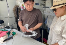 옷걸이는 세탁소에, 아이스팩은 정육점에…이웃끼리 돌려쓰면 ‘쓰레기’ 아닌 ‘자원’