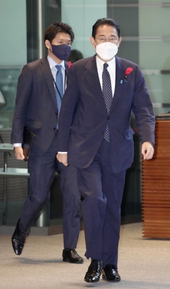 기시다 총리 아들, 관저 집무실에서 사적 파티 ‘구설수’