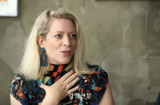 ‘개식용 농장 구출’ 해외입양견의 ‘행복 미소’ 한번 보실래요