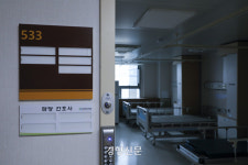 “코로나 이겨내니 이제는 알아서 살아남으라고요?”[위기의 공공병원]