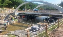 ‘자릿세·바가지요금’ 사라진 청학계곡 5년…시민·옛 음식점 주인 “이젠 함께 가꿔요”