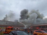 전북 남원 만두공장 화재 ‘초진’···소방대원 2명 화상·1명 탈진