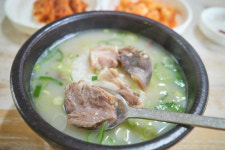 대단하진 않아도 구색은 제법, 군침도는 특산물에 위가 든든하군[지극히 味적인 시장]