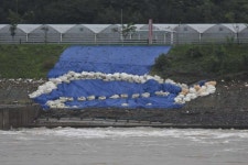 낙동강 상주보·구미보 둔치·제방 침식···“더 큰 비엔 위험”