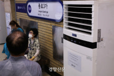 폭염에 취약한 노인들의 여름[정동길 옆 사진관]