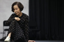 연기 인생 60년, 손숙이 전하는 “삶에 대한 찬가”[플랫]