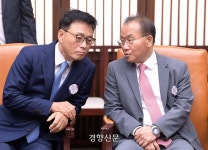 여야, 경로당 어르신·플랫폼 스타트업 만난다···민생·경제 행보