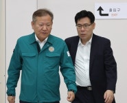폭염대응 중대본 회의···잼버리 현장에 ‘닥터헬기’ 투입