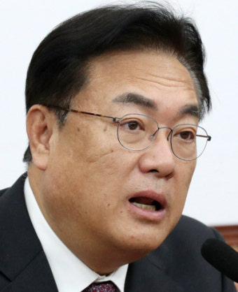 ‘노무현 명예훼손’ 정진석, 징역 6개월 실형