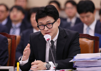 최강욱 “깐죽거리지 말라” 한동훈 “국회의원이 갑질하는 자리냐”