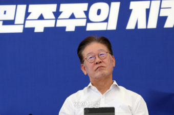 이재명 “국민 뜻에 반하면 끌어내려야”···윤 대통령 탄핵 시사