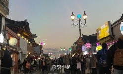 황리단길로 MZ세대 사로잡은 ‘경주’…수학 여행지서 SNS ‘핫플’로[현장에서]