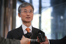 조희대 “대법원장 된다고 정책 밀어붙이지 않아, 사법부 구성원 믿는다”